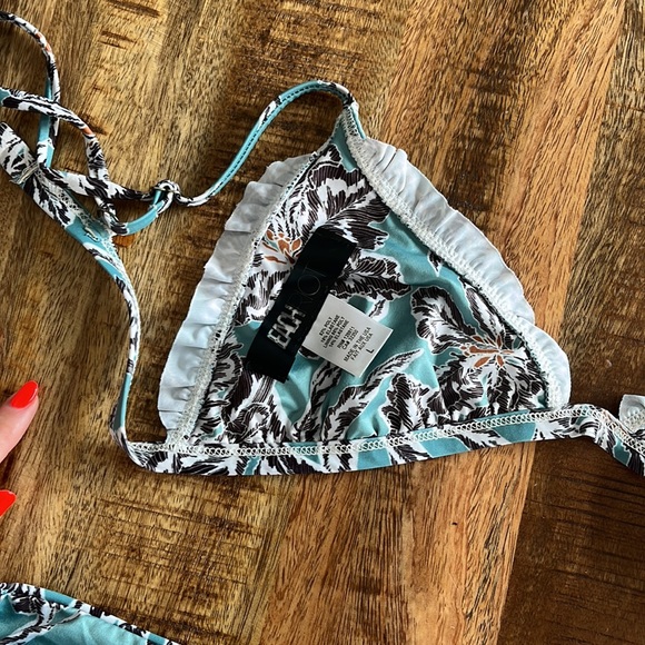 Beach Riot Bikini 👙 ☀️ - Picture 2 of 2